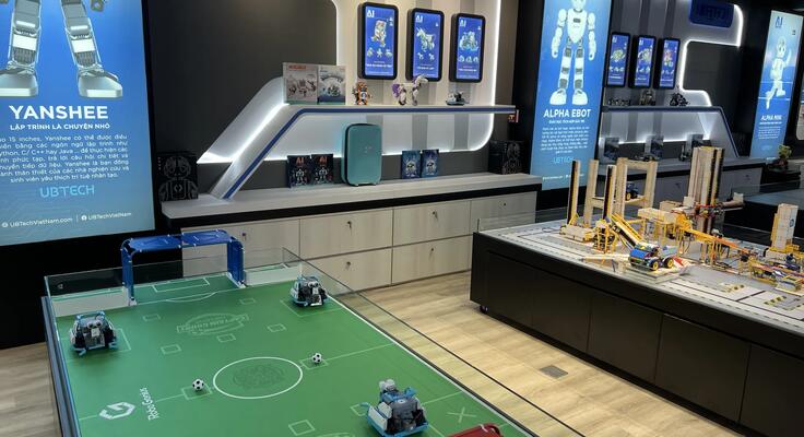 Programming.school Visits VNU-HCM High School for the Gifted